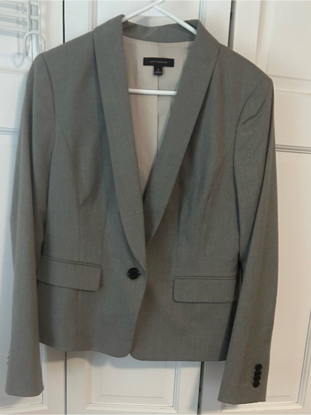 Ann Taylor Gray Single Button Shawl Collar Blazer Size 8
